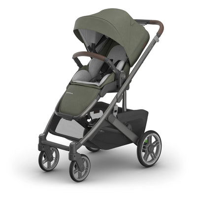 Cruz pram in the Evelyn fashion with newborn insert on white background.
