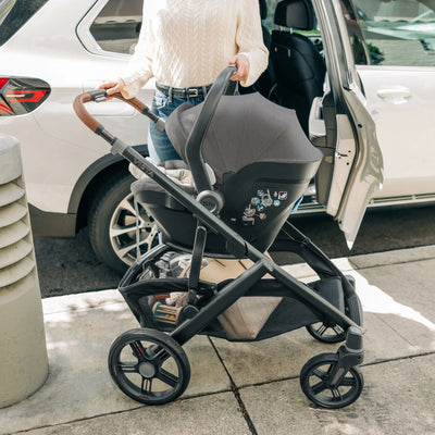 Mum attaching Greyson Mesa car seat onto the Vista chassis to turn it into a travel system.