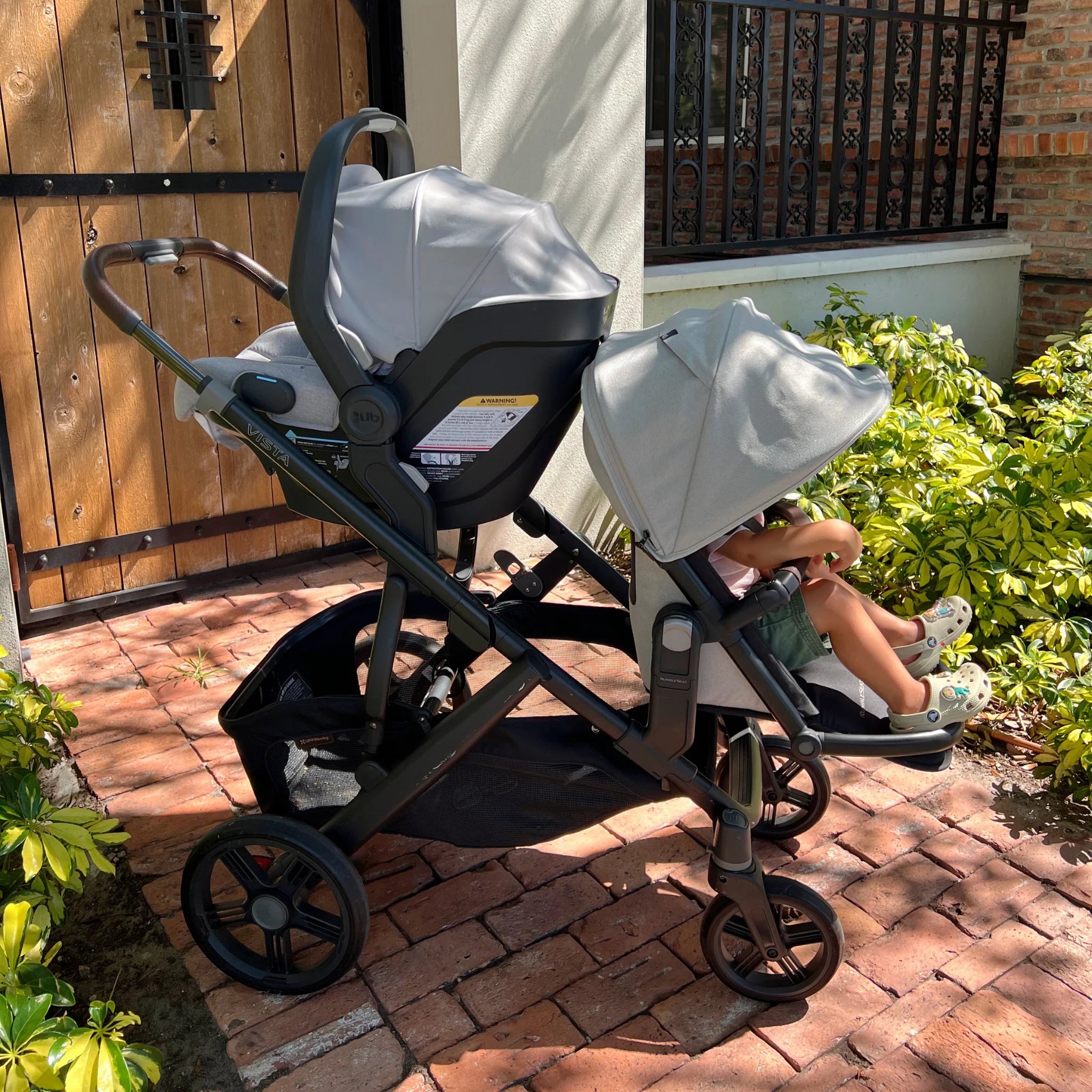 Vista set up as a double with a car seat and a RumbleSeat in the Savannah fashion.
