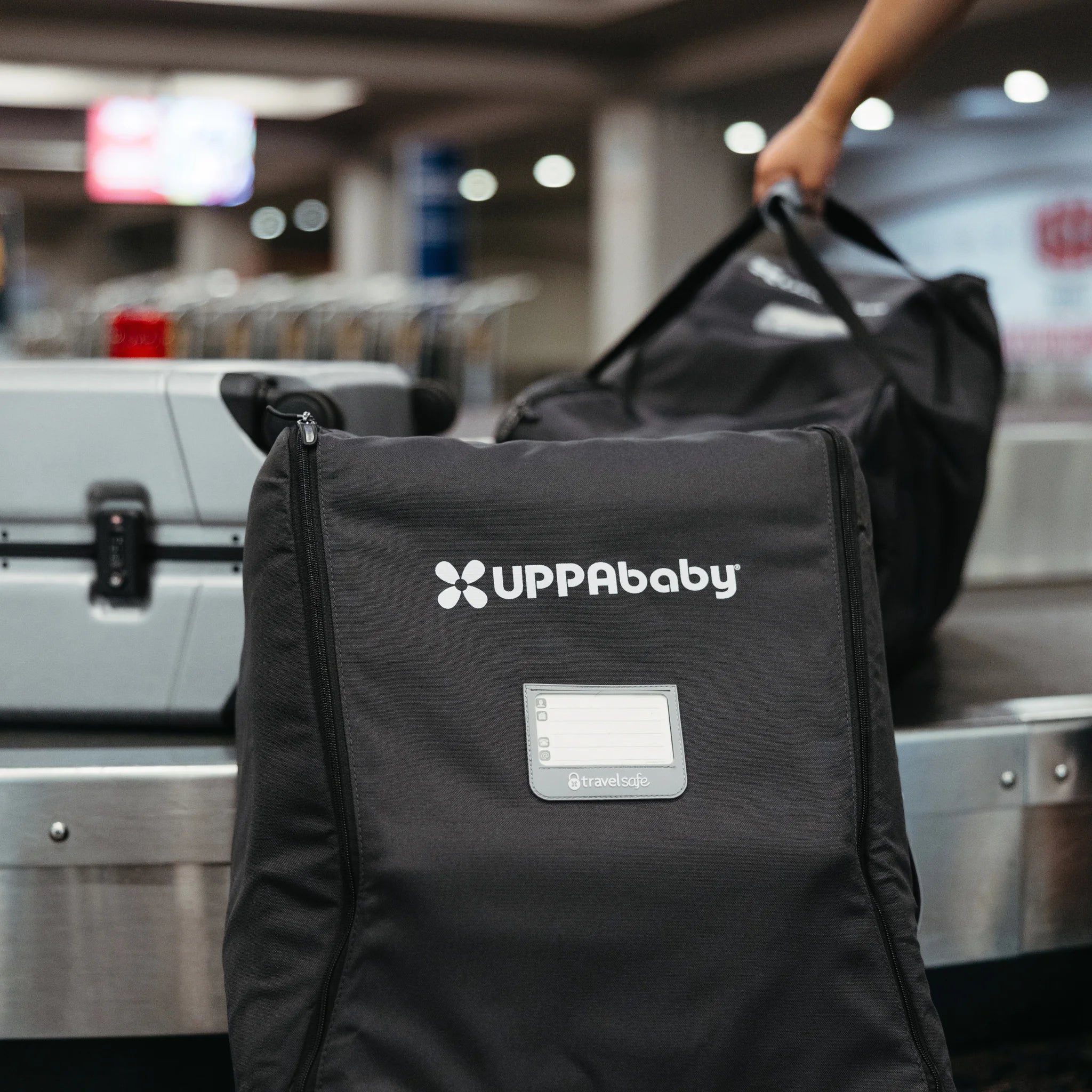 Mesa i-size travel bag, being used in an airport. 